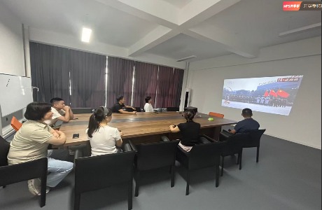 公司組織管理干部觀看抗戰勝利8...